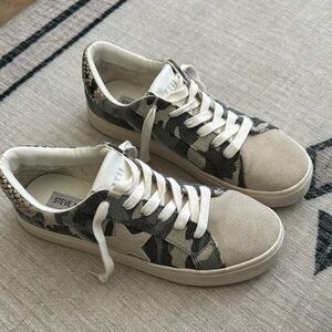 Steve Madden Women's Camo Sneakers